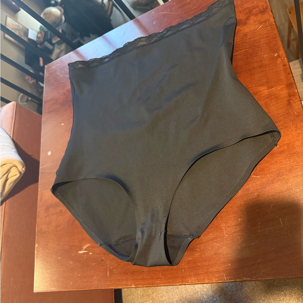 High-Waist Black Shaping Briefs with Lace Trim
